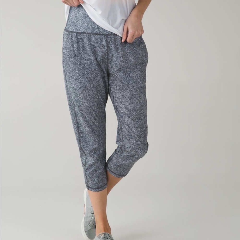 Lululemon Tranquil Gray Cropped Pants sz10